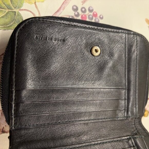 BALLY ZIP-AROUND WALLET -- NEAR PERFECT! - Picture 8 of 16